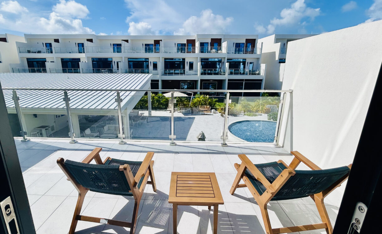 BAHIA UPGRADED LARGE 4 BEDROOM 4.5 BATHROOM