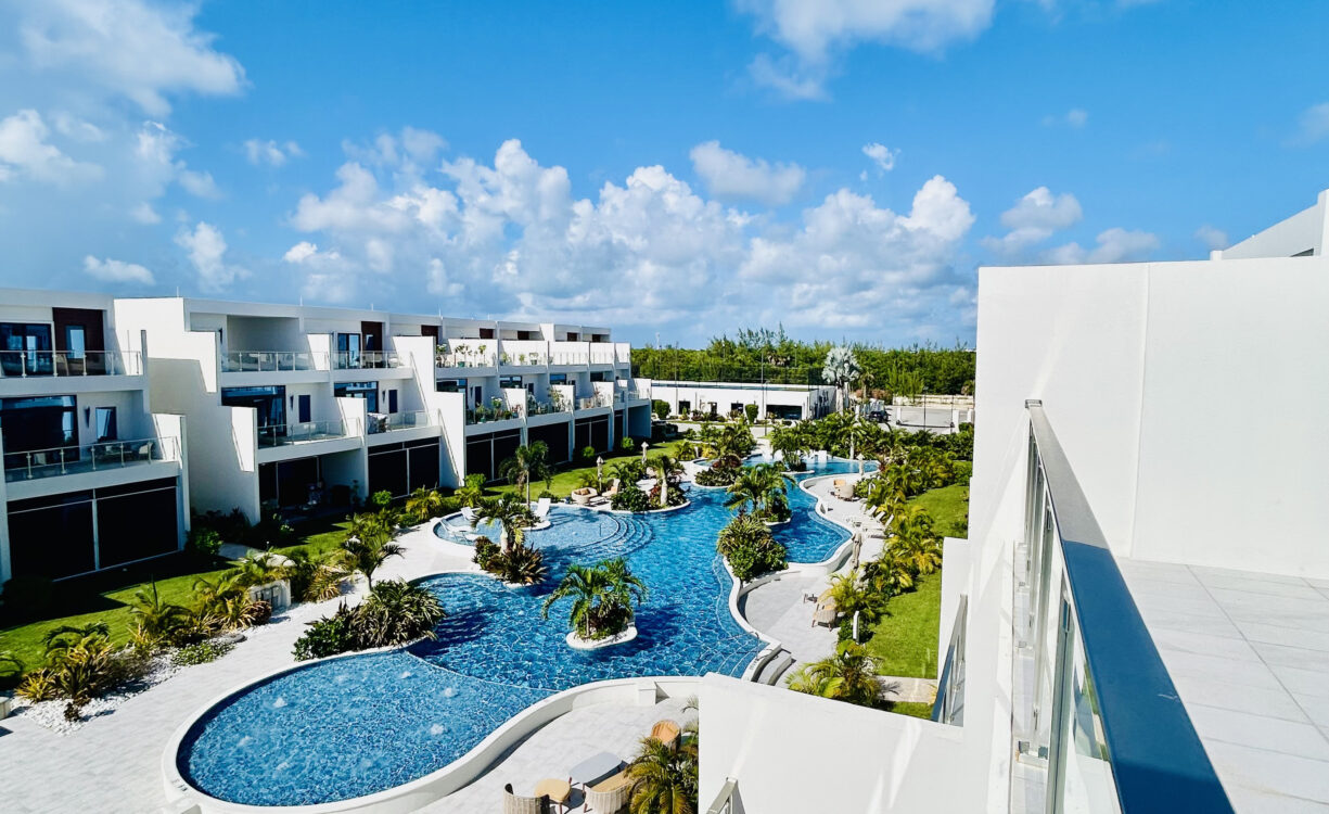 BAHIA UPGRADED LARGE 4 BEDROOM 4.5 BATHROOM