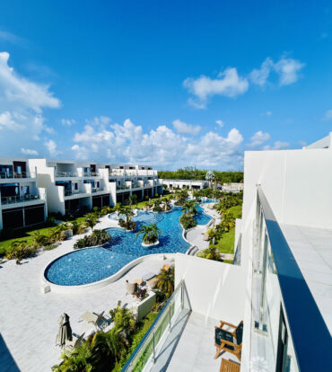 BAHIA UPGRADED LARGE 4 BEDROOM 4.5 BATHROOM