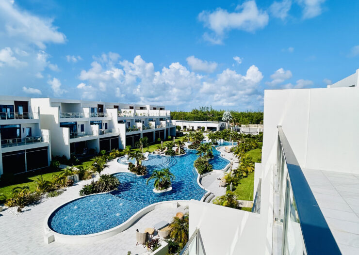 BAHIA UPGRADED LARGE 4 BEDROOM 4.5 BATHROOM