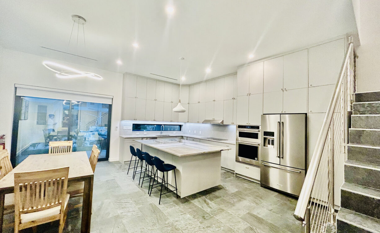 BAHIA UPGRADED LARGE 4 BEDROOM 4.5 BATHROOM