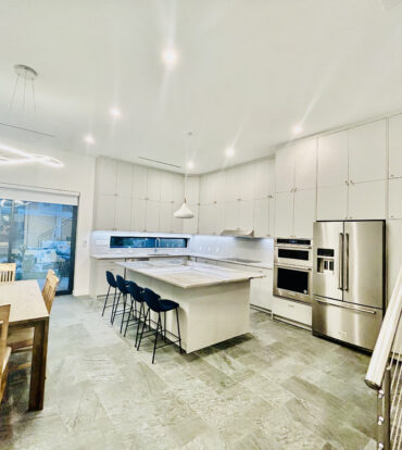 BAHIA UPGRADED LARGE 4 BEDROOM 4.5 BATHROOM