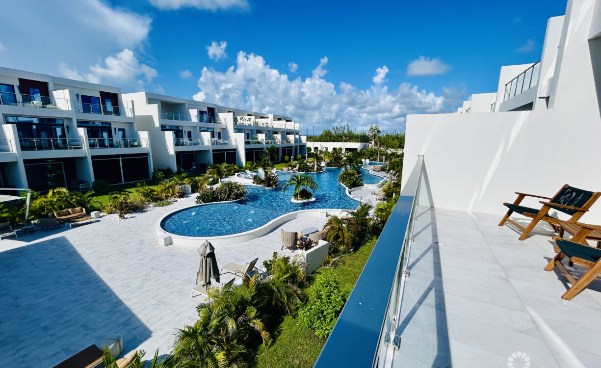 BAHIA UPGRADED LARGE 4 BEDROOM 4.5 BATHROOM