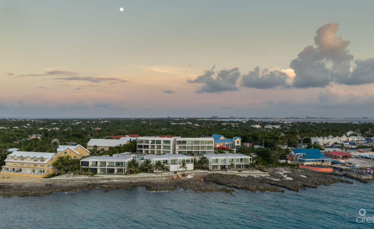 21 SUNSET POINT - TOP FLOOR UNIT - AMAZING VIEWS!!!