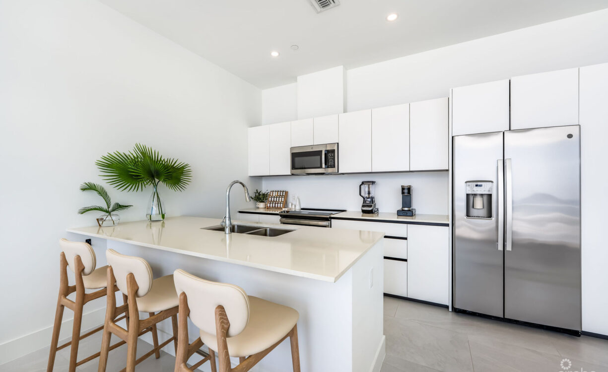 21 SUNSET POINT - TOP FLOOR UNIT - AMAZING VIEWS!!!