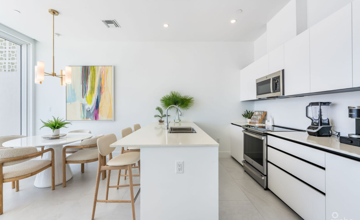 21 SUNSET POINT - TOP FLOOR UNIT - AMAZING VIEWS!!!
