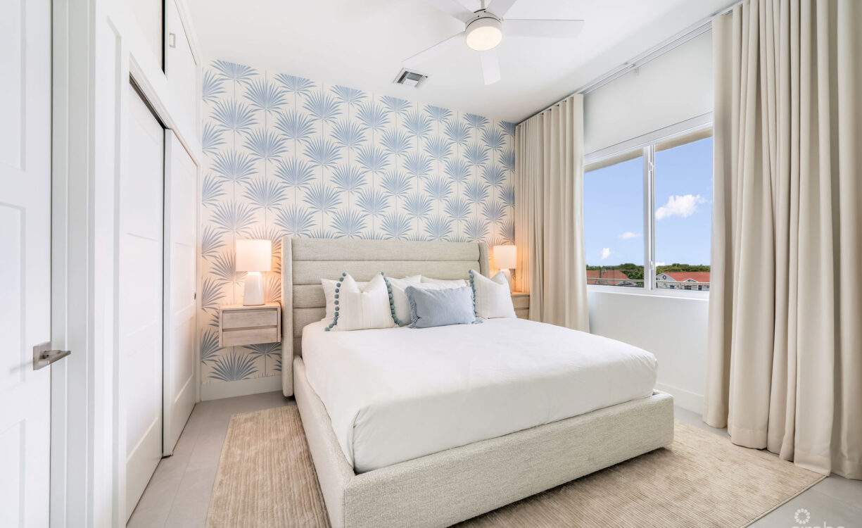 21 SUNSET POINT - TOP FLOOR UNIT - AMAZING VIEWS!!!