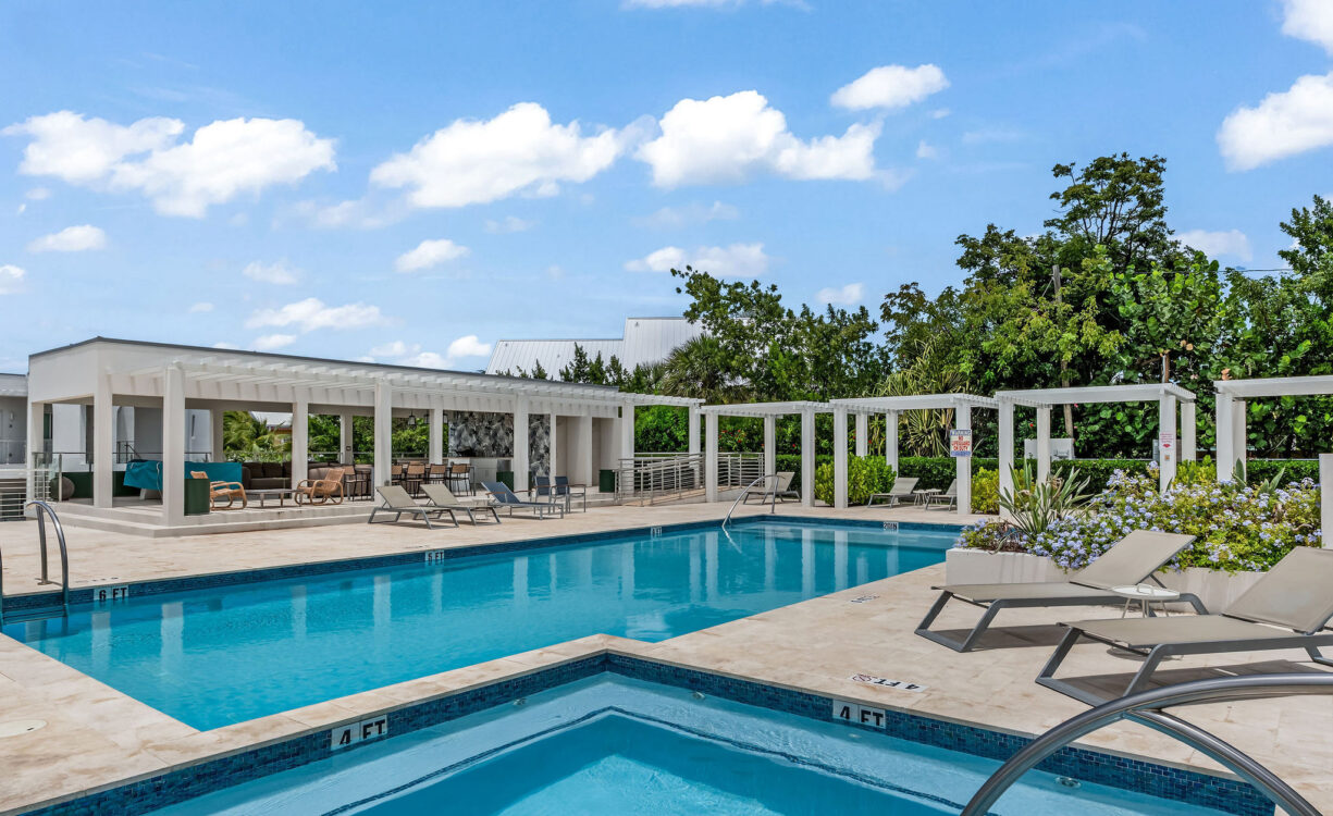 21 SUNSET POINT - TOP FLOOR UNIT - AMAZING VIEWS!!!