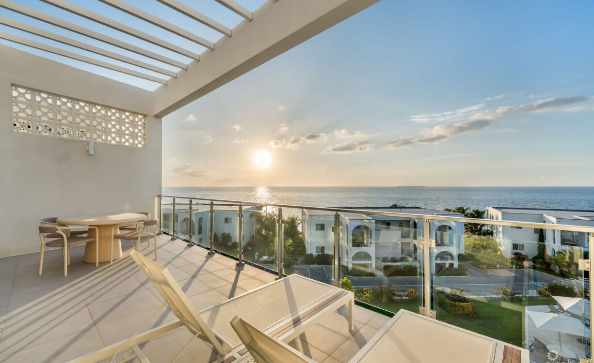 21 SUNSET POINT - TOP FLOOR UNIT - AMAZING VIEWS!!!