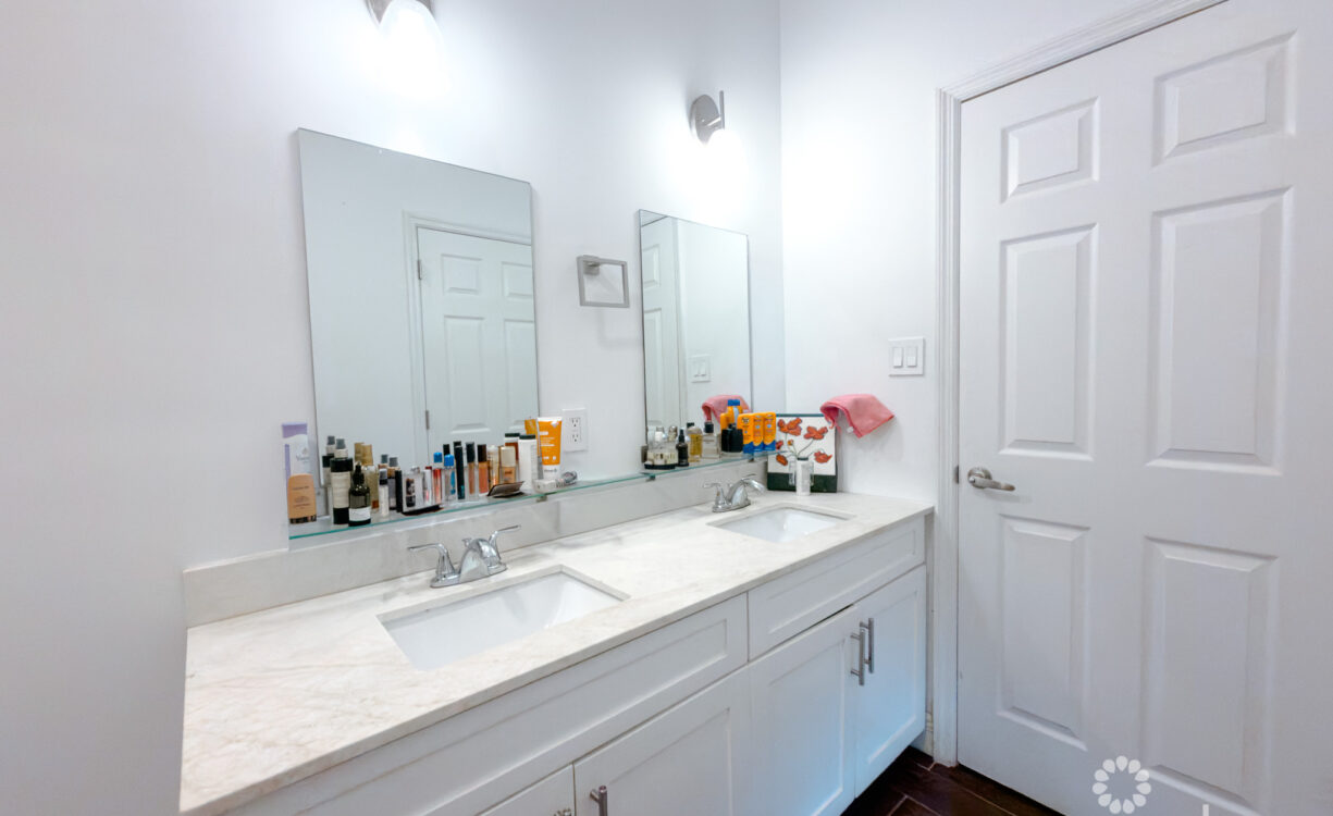 EMERALD ISLE 2 BEDROOM TOWNHOUSE