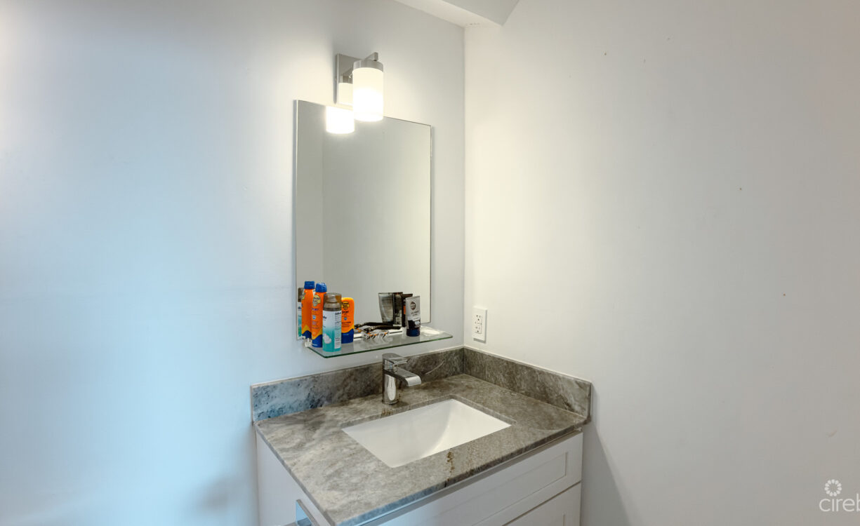 EMERALD ISLE 2 BEDROOM TOWNHOUSE
