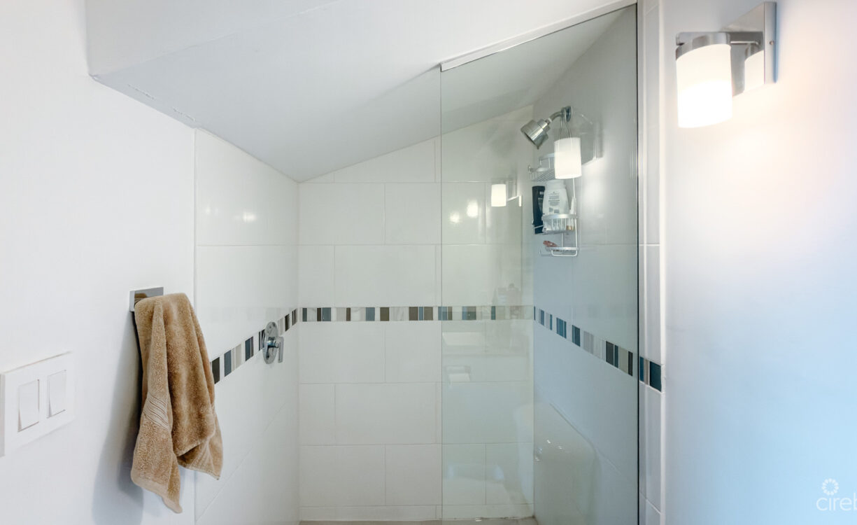 EMERALD ISLE 2 BEDROOM TOWNHOUSE