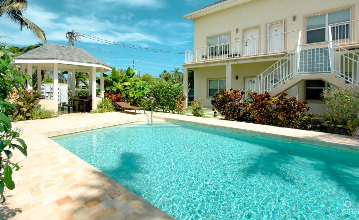 EMERALD ISLE 2 BEDROOM TOWNHOUSE