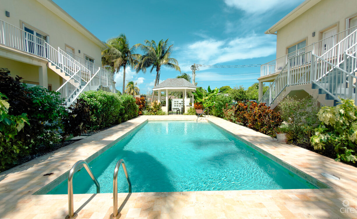 EMERALD ISLE 2 BEDROOM TOWNHOUSE