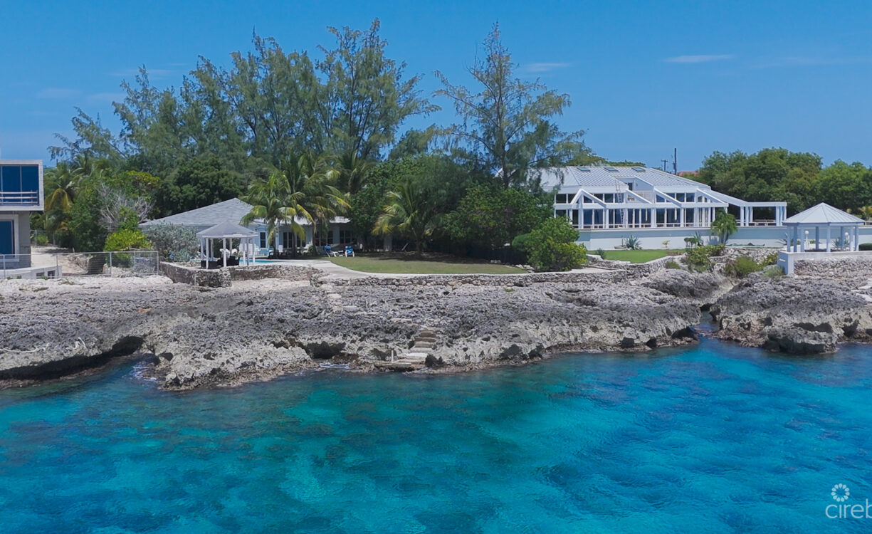 VILLA ADEL OCEANFRONT HOME