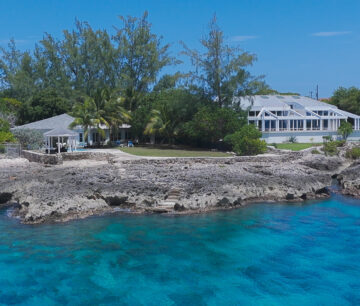 VILLA ADEL OCEANFRONT HOME