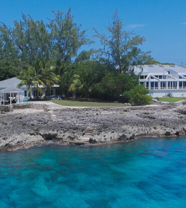 VILLA ADEL OCEANFRONT HOME