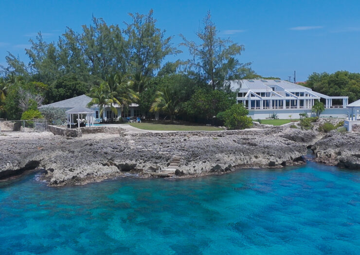 VILLA ADEL OCEANFRONT HOME