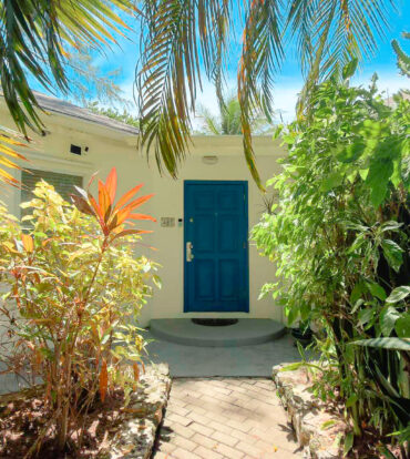 VILLA ADEL OCEANFRONT HOME