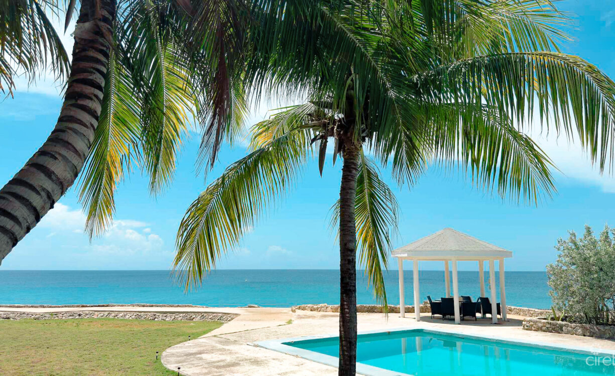 VILLA ADEL OCEANFRONT HOME
