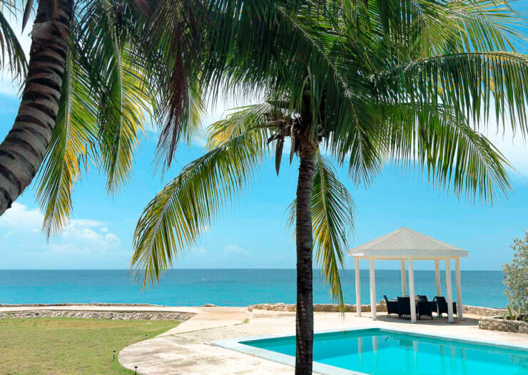 VILLA ADEL OCEANFRONT HOME