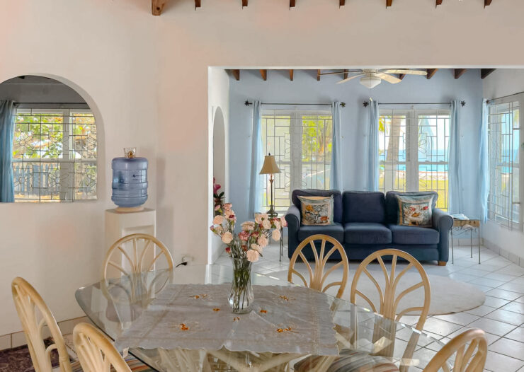 VILLA ADEL OCEANFRONT HOME
