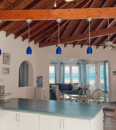 VILLA ADEL OCEANFRONT HOME