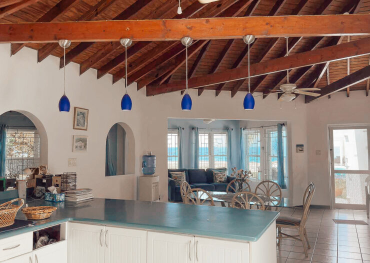 VILLA ADEL OCEANFRONT HOME