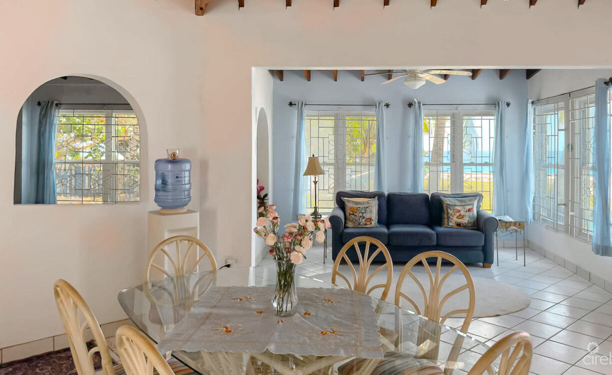VILLA ADEL OCEANFRONT HOME