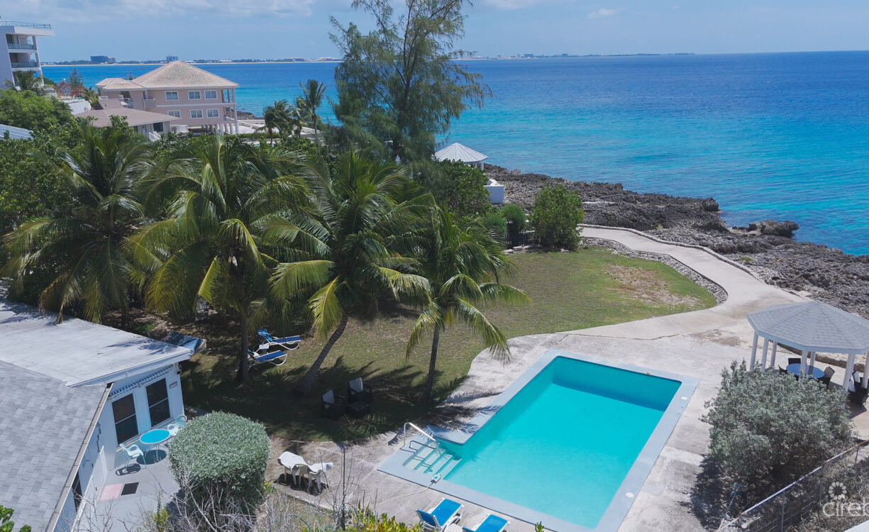 VILLA ADEL OCEANFRONT HOME