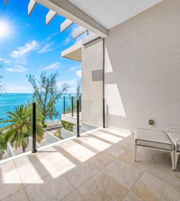 SHORE CLUB #6- OCEAN VIEW PENTHOUSE WITH PRIVATE ROOFTOP TERRACE