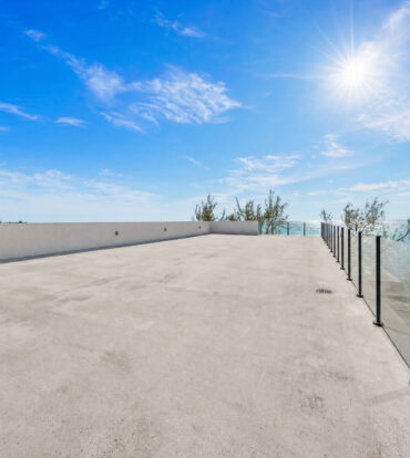 SHORE CLUB #6- OCEAN VIEW PENTHOUSE WITH PRIVATE ROOFTOP TERRACE