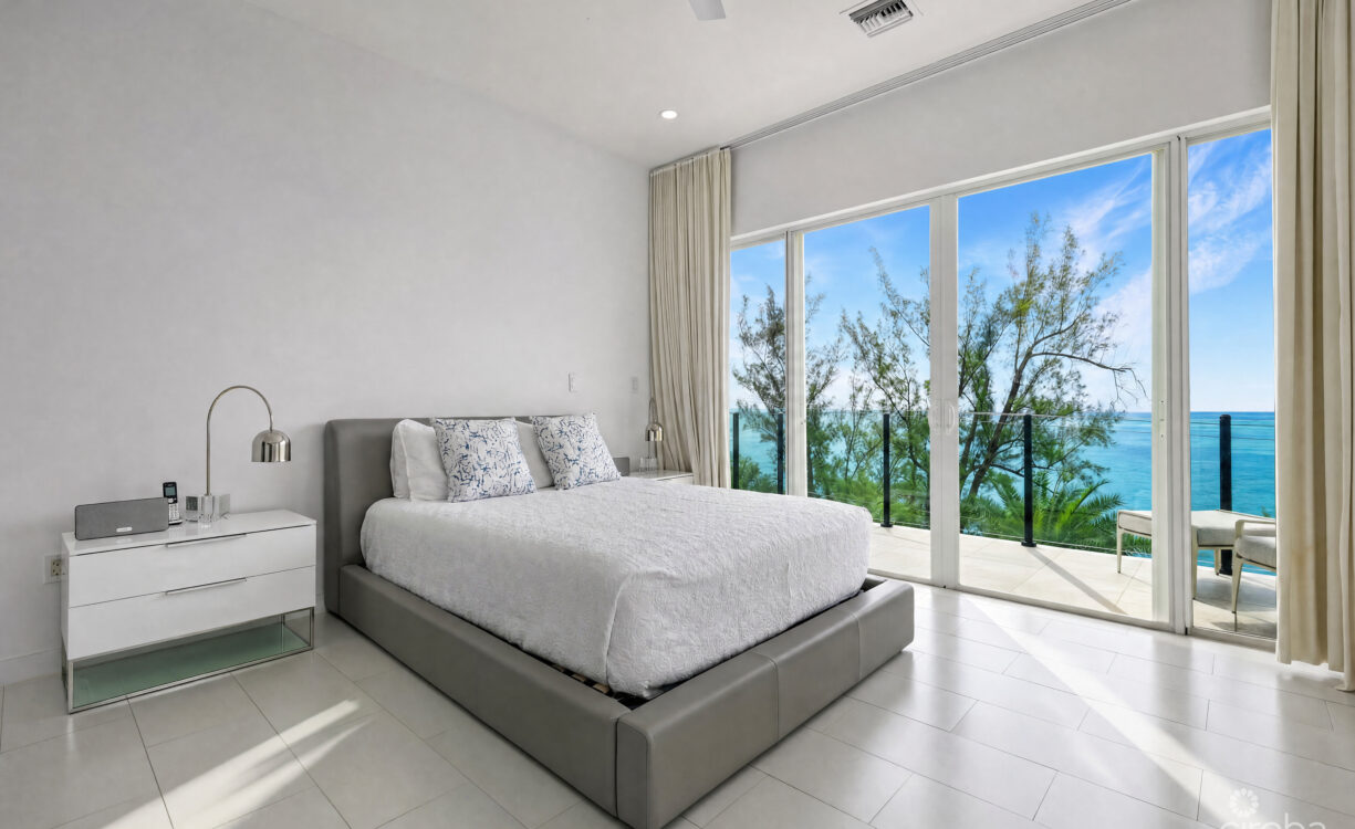 SHORE CLUB #6- OCEAN VIEW PENTHOUSE WITH PRIVATE ROOFTOP TERRACE