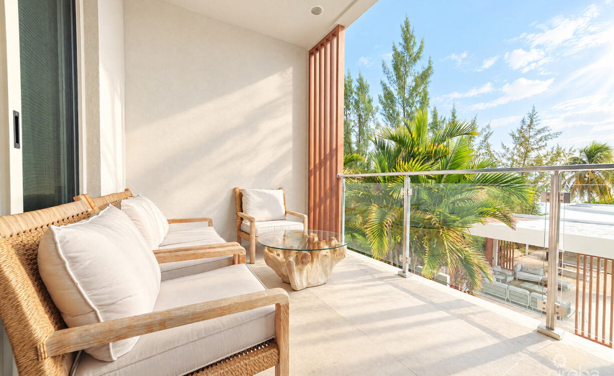 AURA  OCEANVIEW THREE BED TOWNHOME WITH DEN