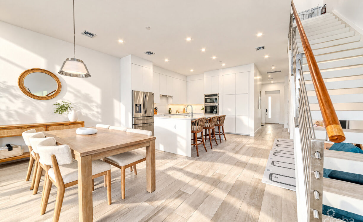 AURA  OCEANVIEW THREE BED TOWNHOME WITH DEN
