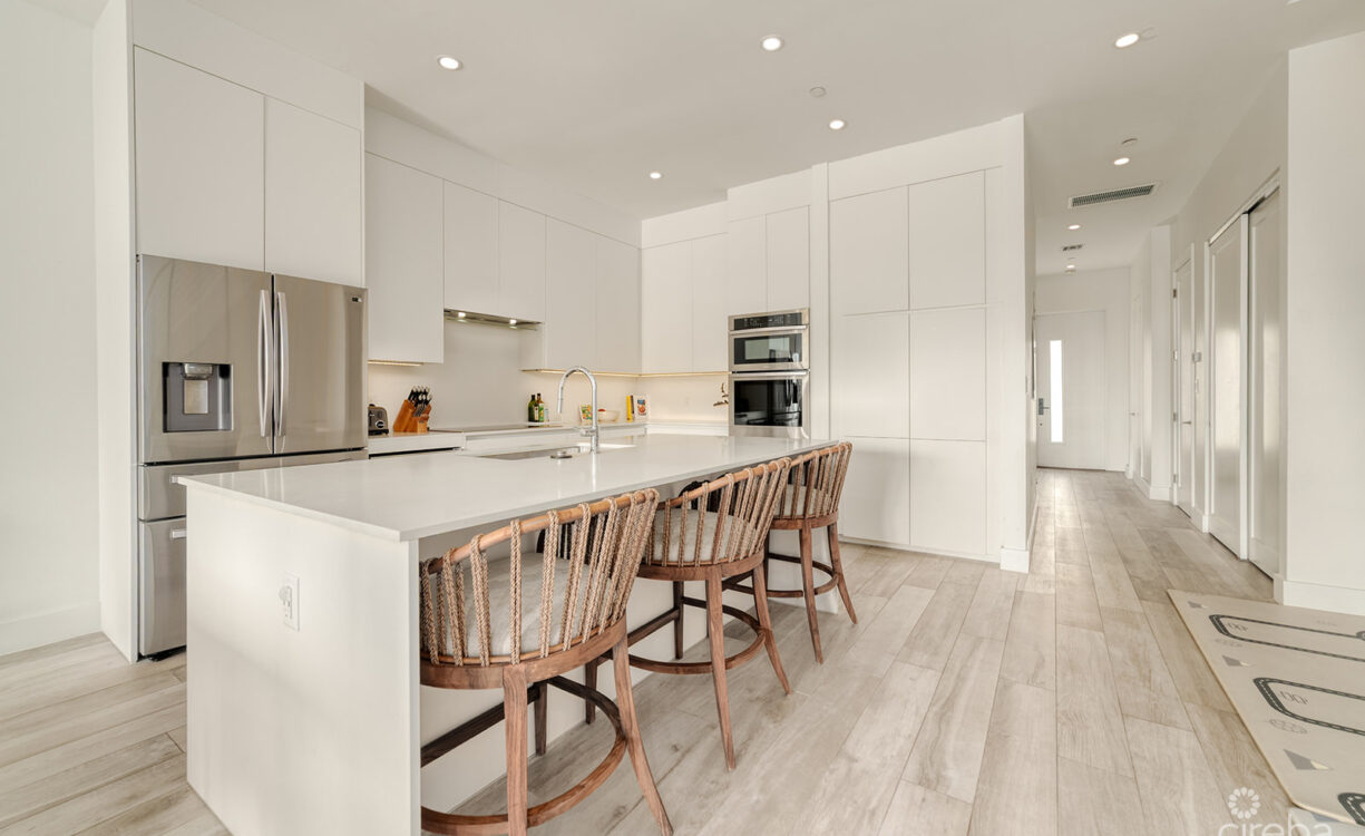 AURA  OCEANVIEW THREE BED TOWNHOME WITH DEN