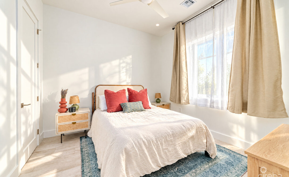 AURA  OCEANVIEW THREE BED TOWNHOME WITH DEN
