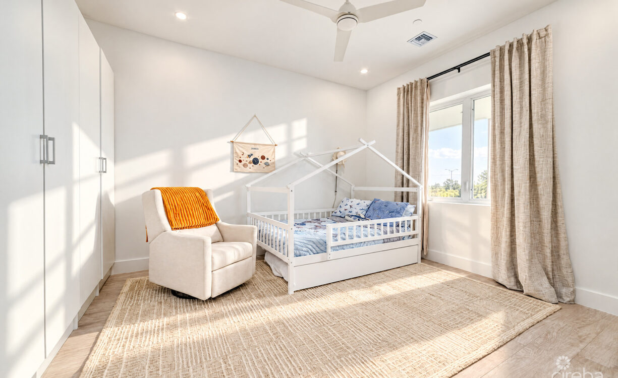 AURA  OCEANVIEW THREE BED TOWNHOME WITH DEN