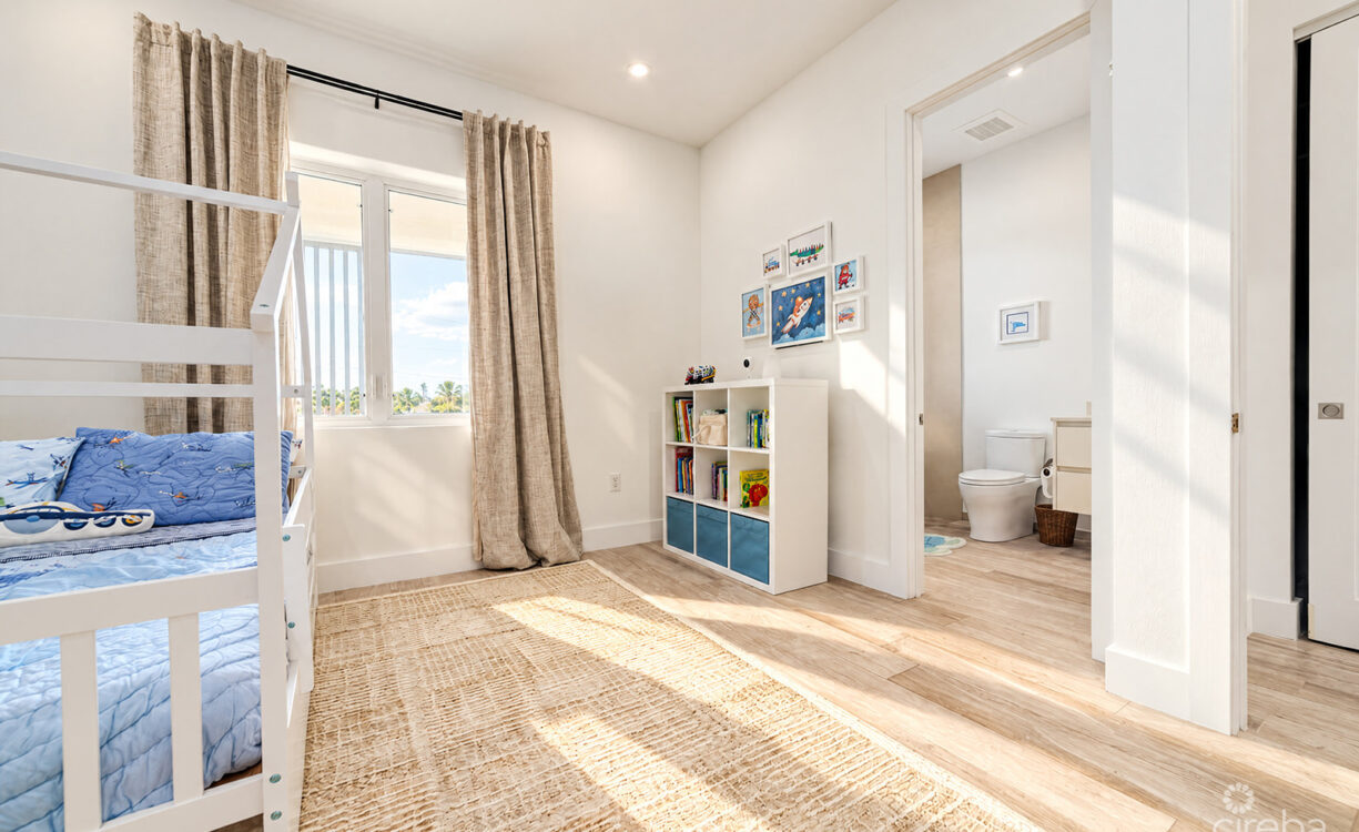 AURA  OCEANVIEW THREE BED TOWNHOME WITH DEN