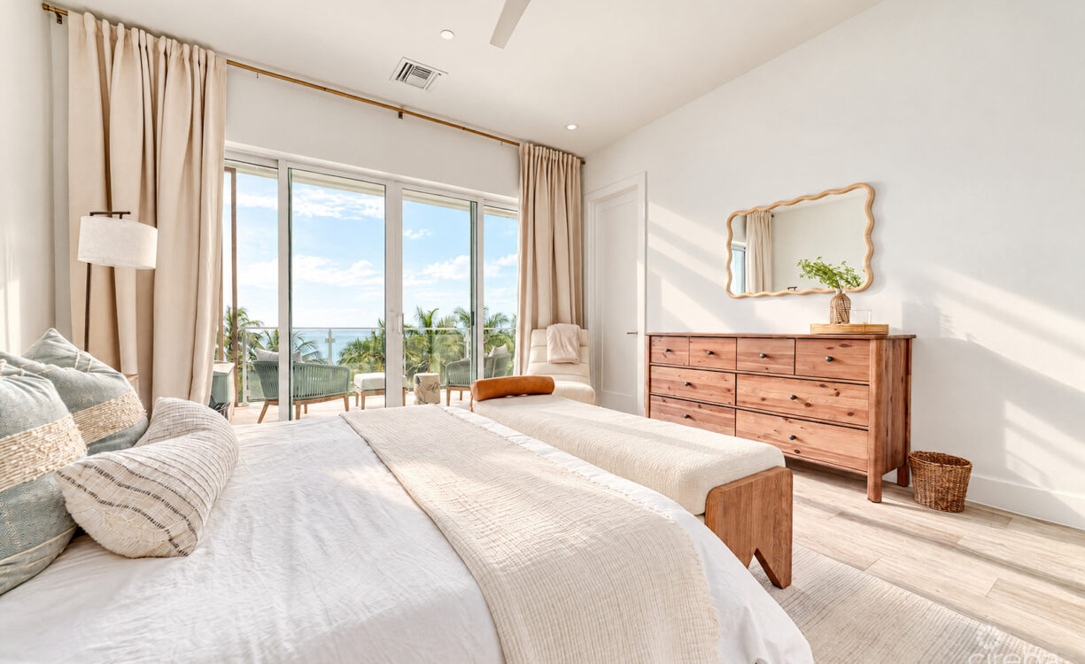 AURA  OCEANVIEW THREE BED TOWNHOME WITH DEN