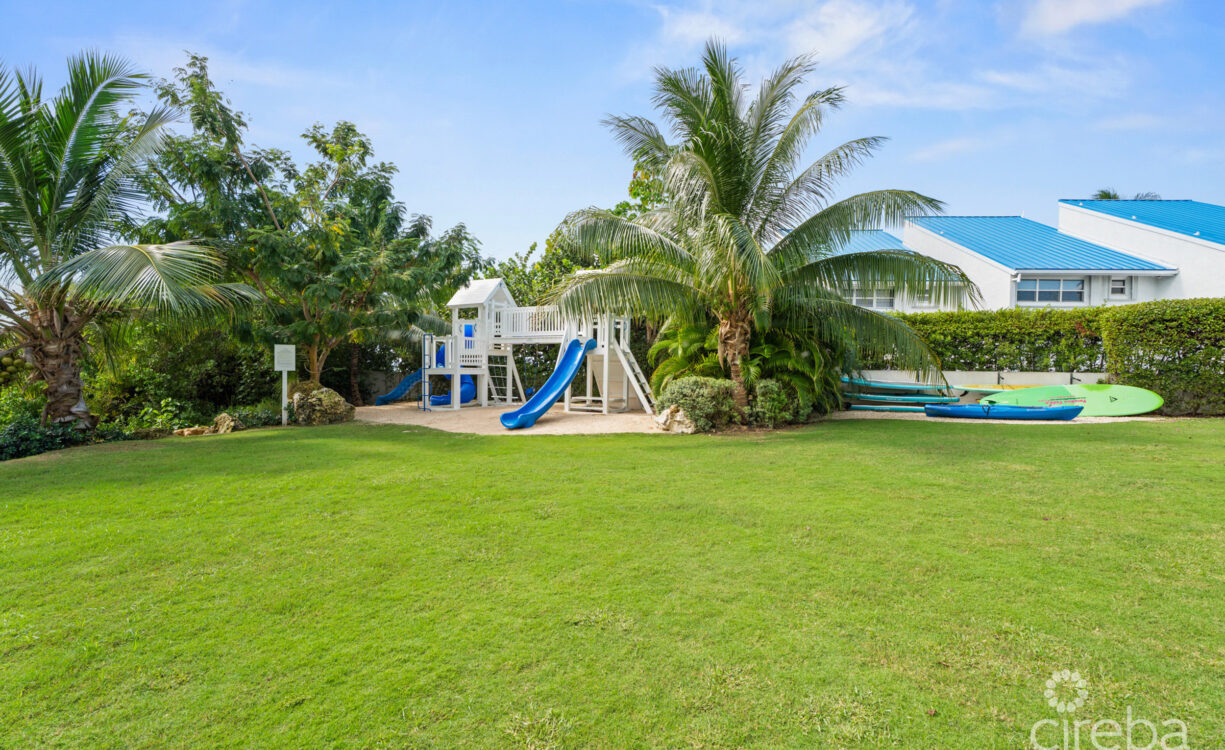 AURA  OCEANVIEW THREE BED TOWNHOME WITH DEN