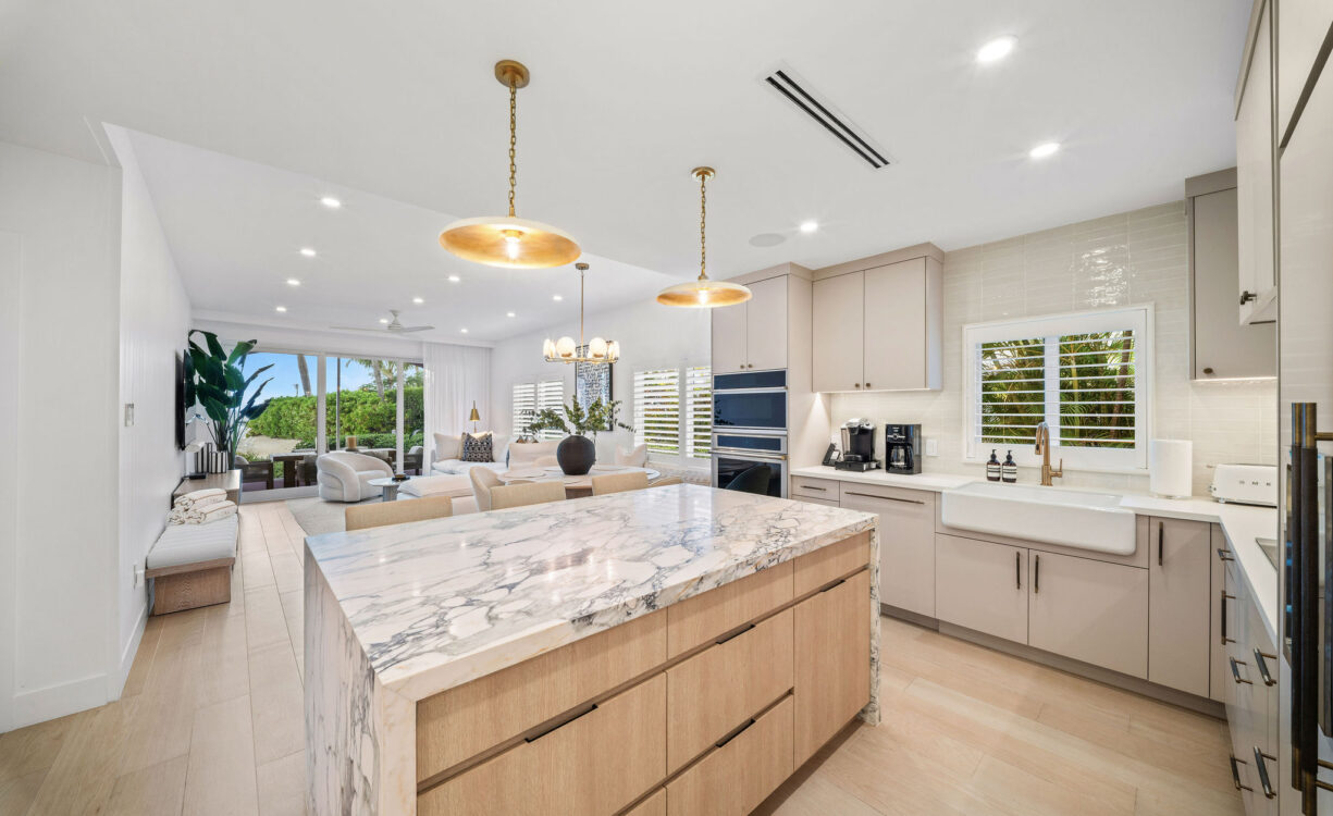 AVALON 9, EXQUISITE BEACHFRONT CONDO