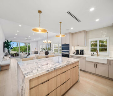 AVALON 9, EXQUISITE BEACHFRONT CONDO
