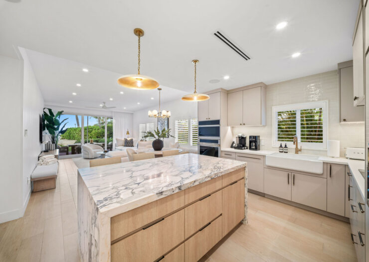 AVALON 9, EXQUISITE BEACHFRONT CONDO