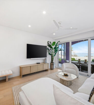 AVALON 9, EXQUISITE BEACHFRONT CONDO