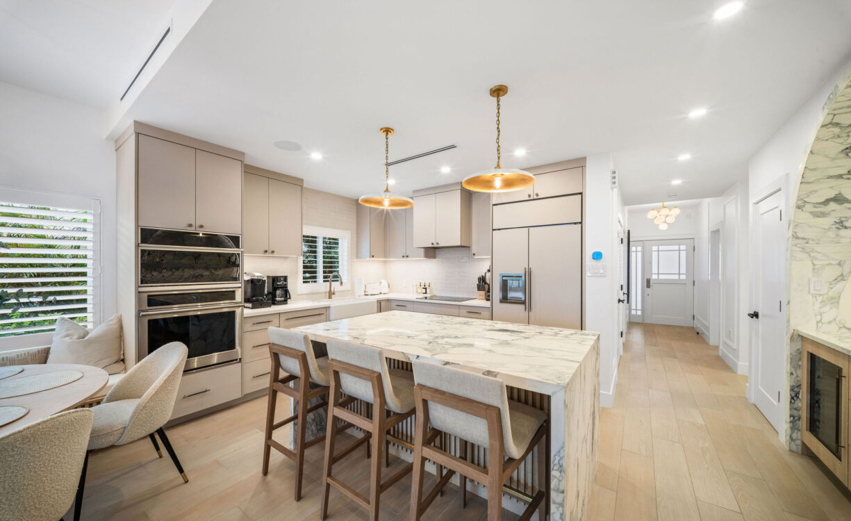 AVALON 9, EXQUISITE BEACHFRONT CONDO