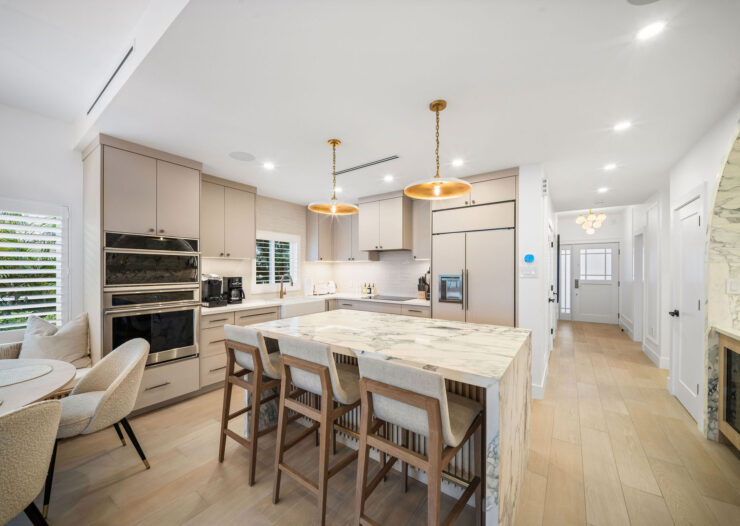 AVALON 9, EXQUISITE BEACHFRONT CONDO