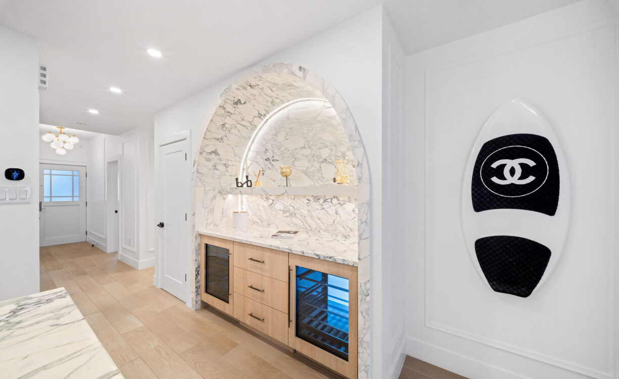 AVALON 9, EXQUISITE BEACHFRONT CONDO