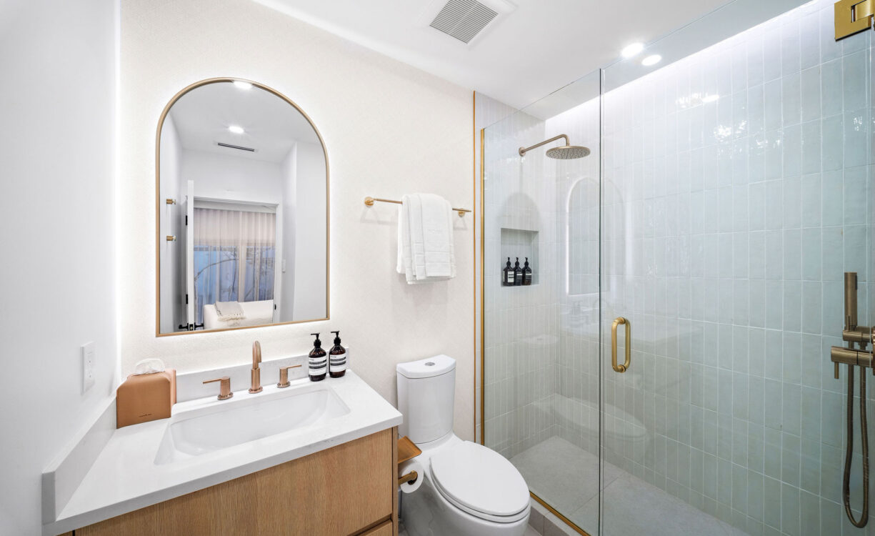 AVALON 9, EXQUISITE BEACHFRONT CONDO
