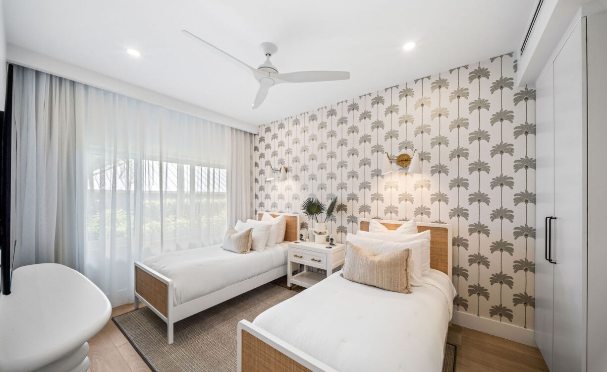 AVALON 9, EXQUISITE BEACHFRONT CONDO
